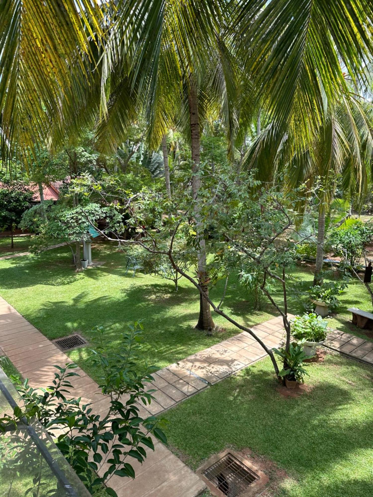 Hotel Heladiv Anuradhapura Exterior photo