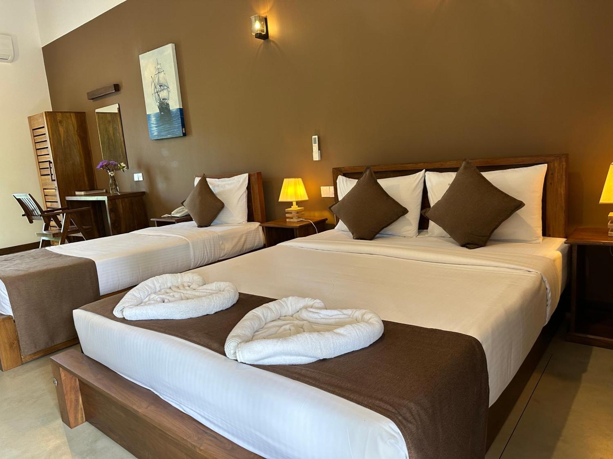 Hotel Heladiv Anuradhapura Exterior photo
