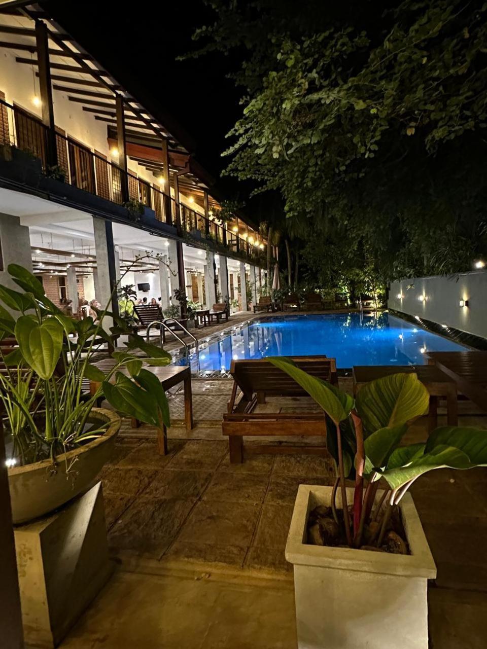 Hotel Heladiv Anuradhapura Exterior photo