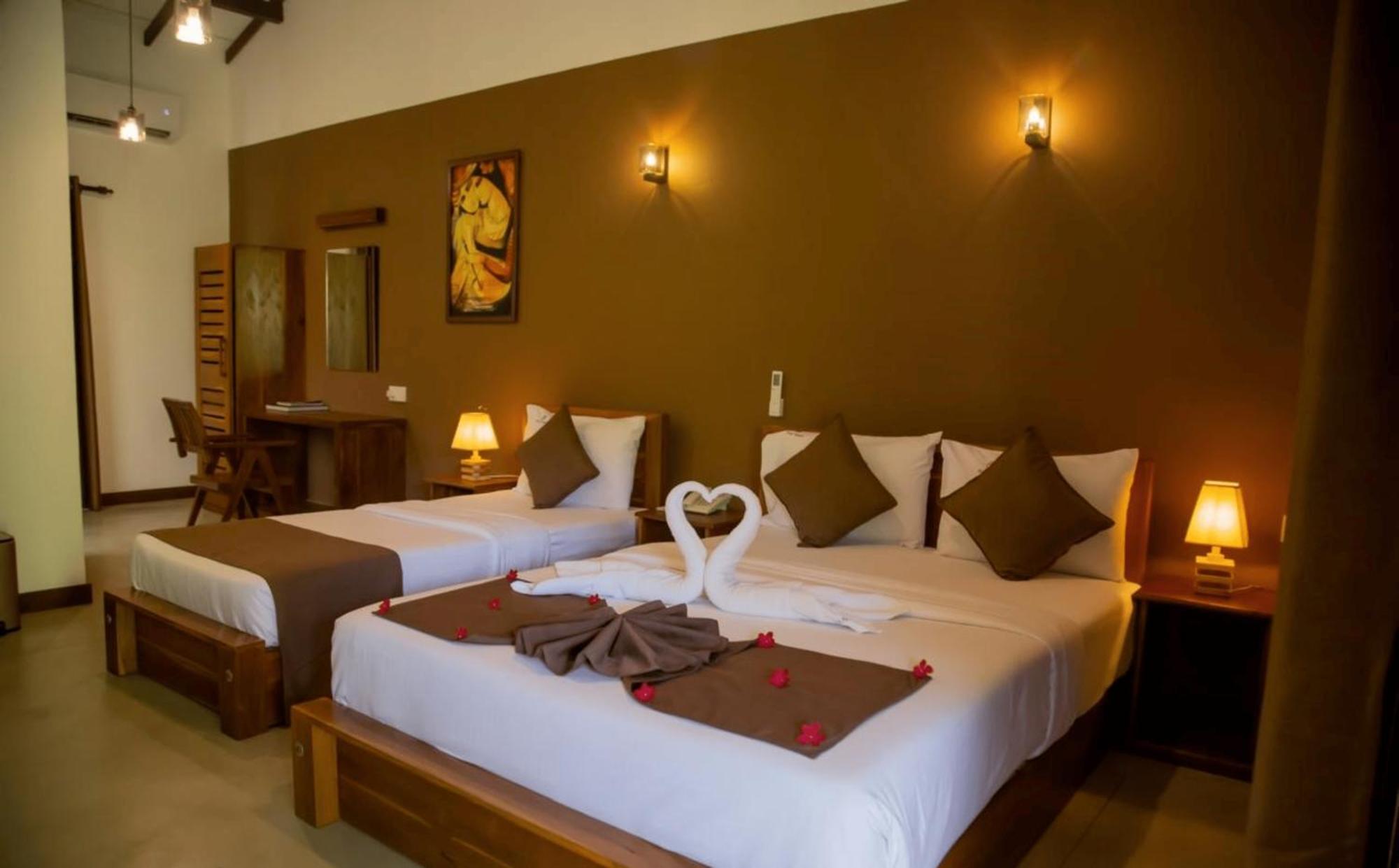 Hotel Heladiv Anuradhapura Exterior photo